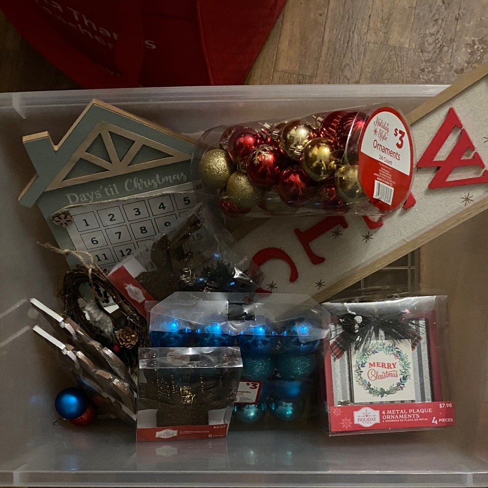 Holiday Ornament Set with Countdown Calendar
